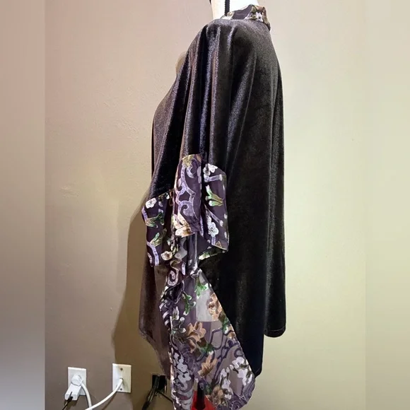 Do Everything In Love O/S Floral Trim Velvet Kimono Cardigan - Picture 5 of 8